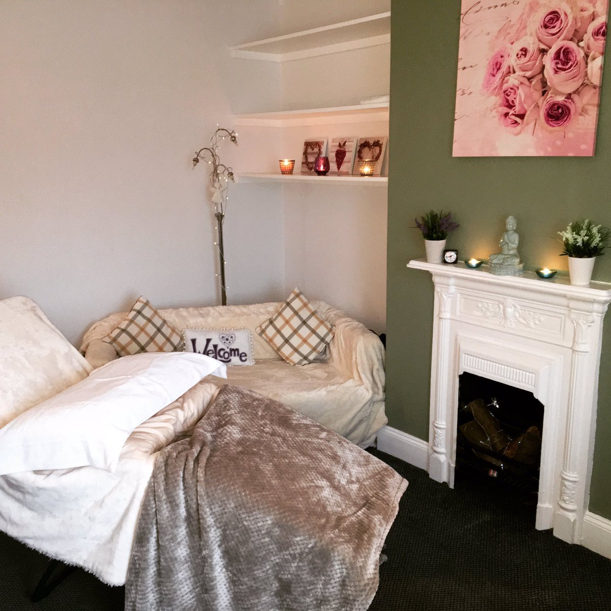 ReflexologyKate's tweet photo. Who's having a stressful Saturday?  I'm not...it's wonderfully tranquil in the treatment room today ☺️👣 #reflexology #holistic #relax https://t.co/2aJxOfI1Kx