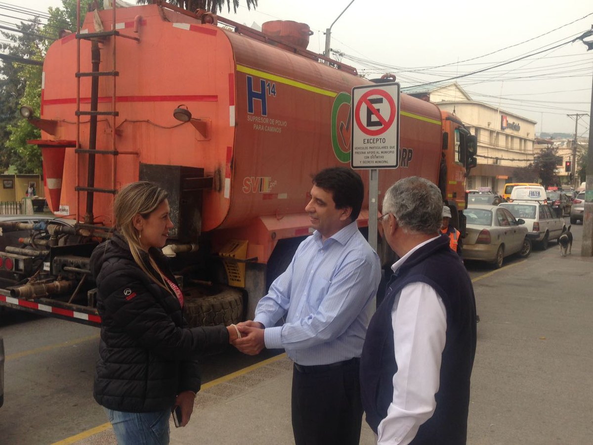 Entregamos un camión de 30 mil lts para labor de bomberos, otro de 10 mil lts de agua potable y una retroexcavadora en Tomé, #cgedenterreno