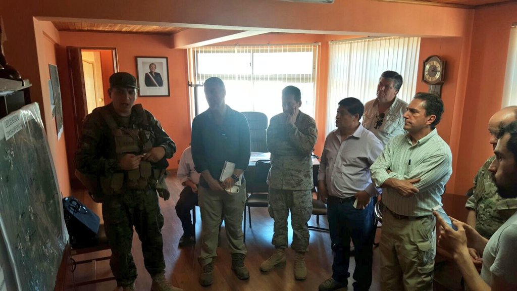 mindefchile's tweet photo. [AHORA] #TodosxChile Ministro Gómez, junto a alcalde de #Empedrado, sostiene reunión de coordinación en la zona. https://t.co/Oie2MpEbmM