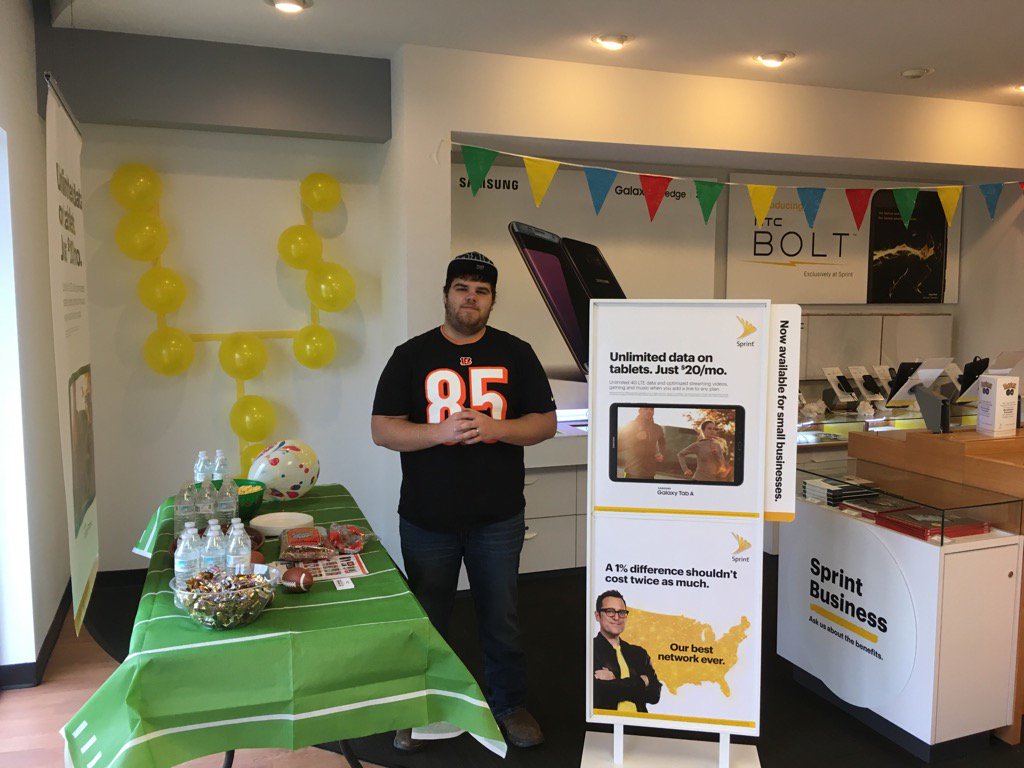 FredKaylor's tweet photo. @kgbond0007                           Marion Ready to Tailgate https://t.co/awt5jW0us0