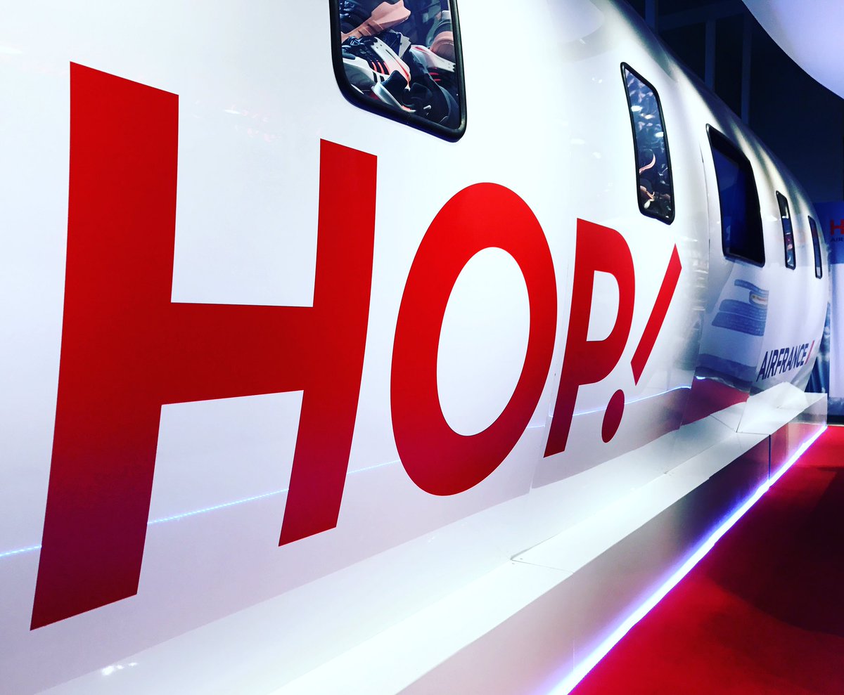 com1avion's tweet photo. Poser un #Avion au @citadium en plein Paris, il fallait y penser, bravo @hopinfos ! 😍✈️😎 |#RunToMum #AvGeek #Aviation #Marketing https://t.co/gTP5AwJWe2