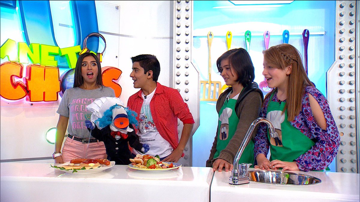 TuPlanetaBichos's tweet photo. #AlAire #TuReceta con los actores de #YoSoyFranky 💜📺🤖👏 @majo_pescador y @BrandonFiguere3 https://t.co/F5j0SX6eel