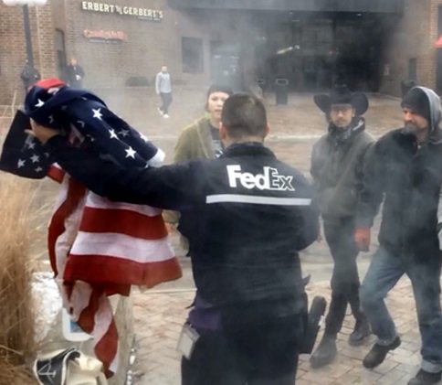 FedEx employee stops flag burning protest. Now some are worried about him losing his job bit.ly/2kExvqm https://t.co/G74cgEdMIr