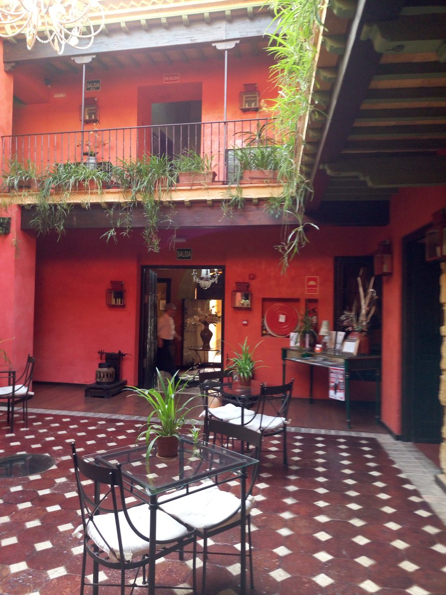 ishowusevilla's tweet photo. Enjoying #osuna so much! 1hrbycar from #sevilla #equipomagenta @aunahorade @turismosuna @LaCasonadeCa1 @tysaford #seville #VisitSpain https://t.co/BuWeQUEPGB