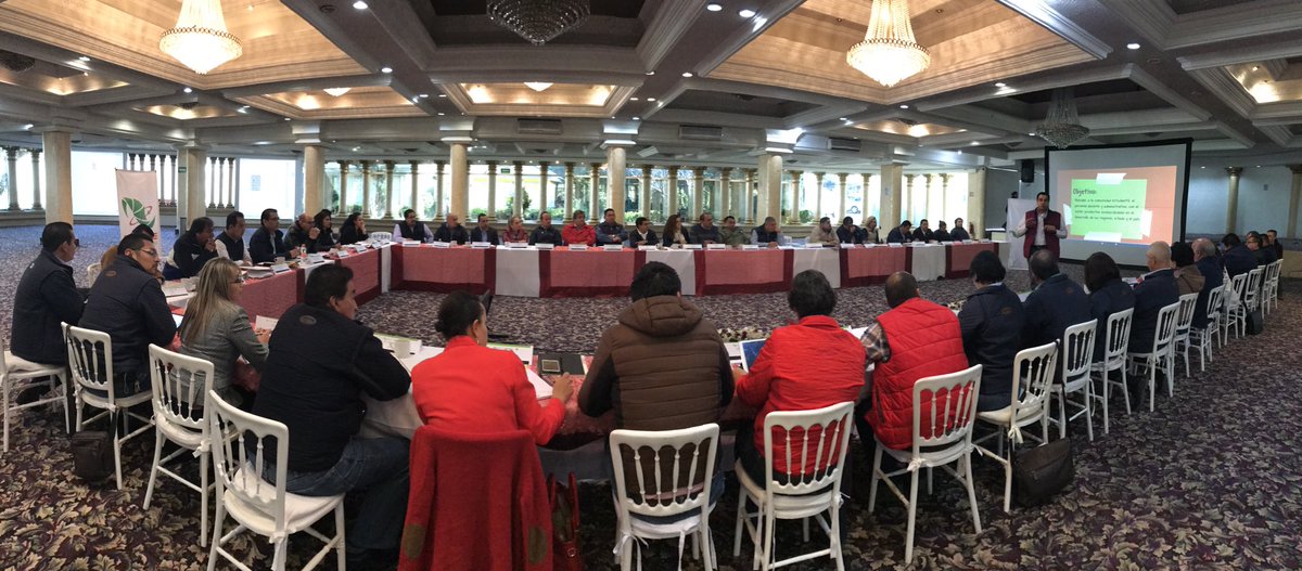 CECyTEHidalgo's tweet photo. Tercer día de Reunión del Consejo Consultivo de Directores de Plantel y Directores de Área del #CECyTEHidalgo @sarteaga4 #CalidadEducativa https://t.co/BcMyuZ35Qc