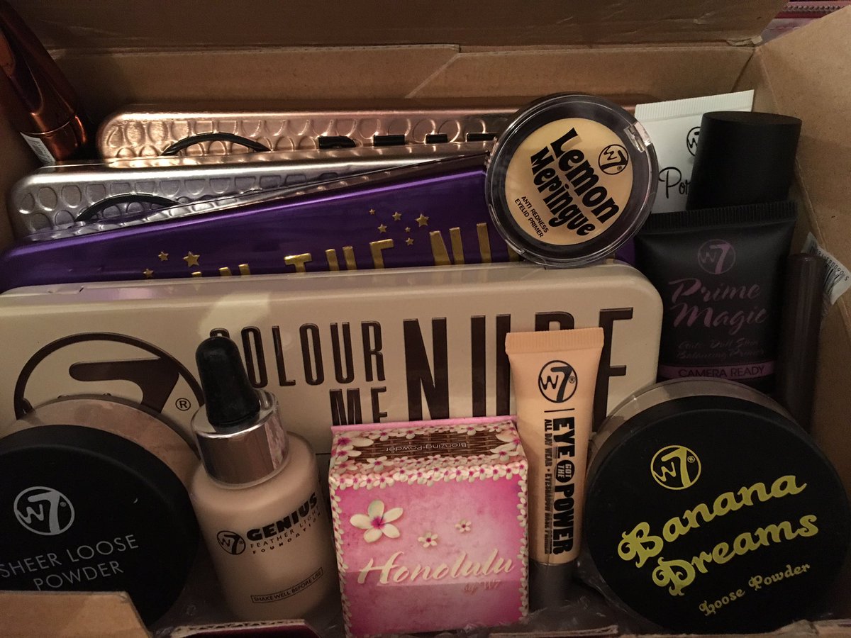 cskoyles20's tweet photo. Just proves you don't have to spend loads on make up, I'm in love with this ❤❤❤❤❤ https://t.co/eQxnjwhaK5