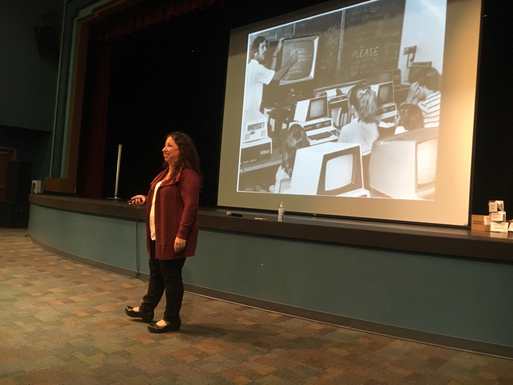 Photo of Lisa Highfill presenting at Elk Grove USD's Digital Kids, Digital Classrooms Saturday Seminar