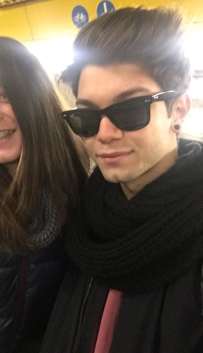 EmilyMorton1501's tweet photo. i tuoi abbracci..😍 @Albericoyes https://t.co/znUVdoweY0