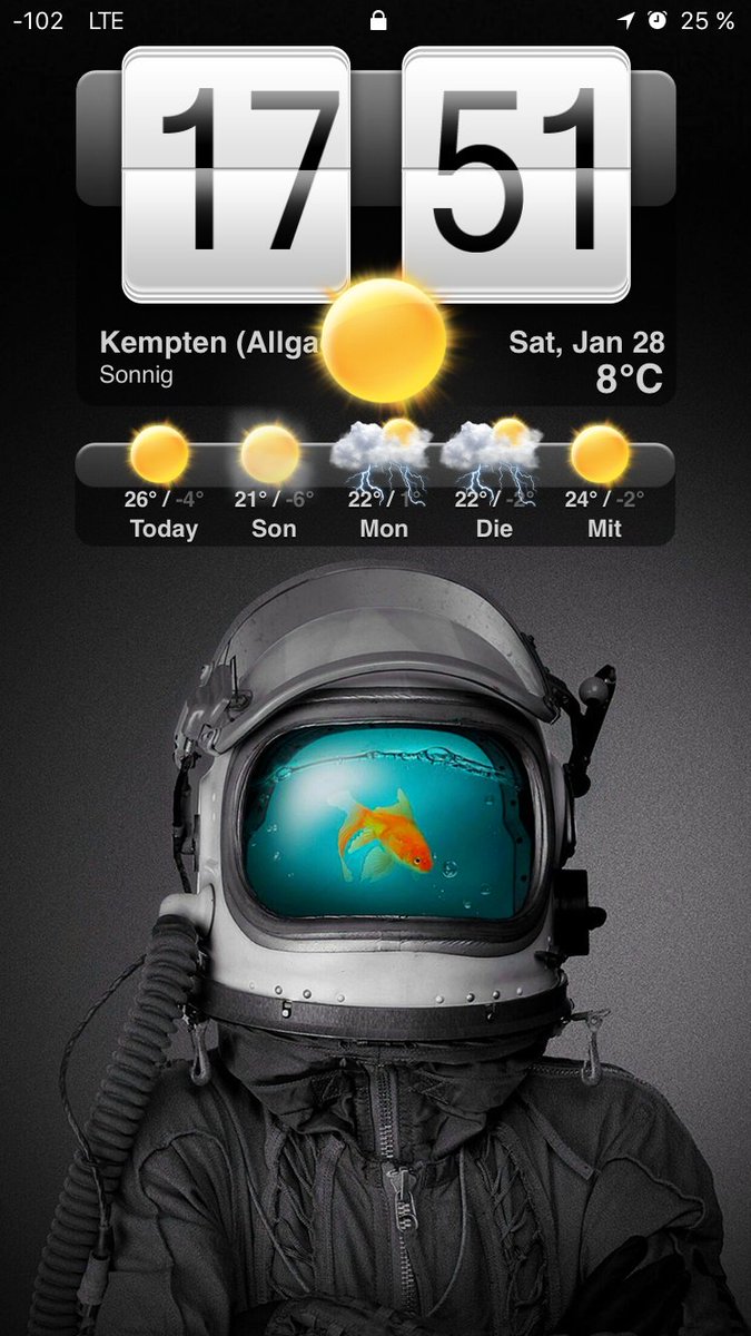 Je5chu's tweet photo. Great 2 be back - 10.2 jailbroken
#Cydia #Lockscreen #LockHtml4 https://t.co/n5P2lPYBVf