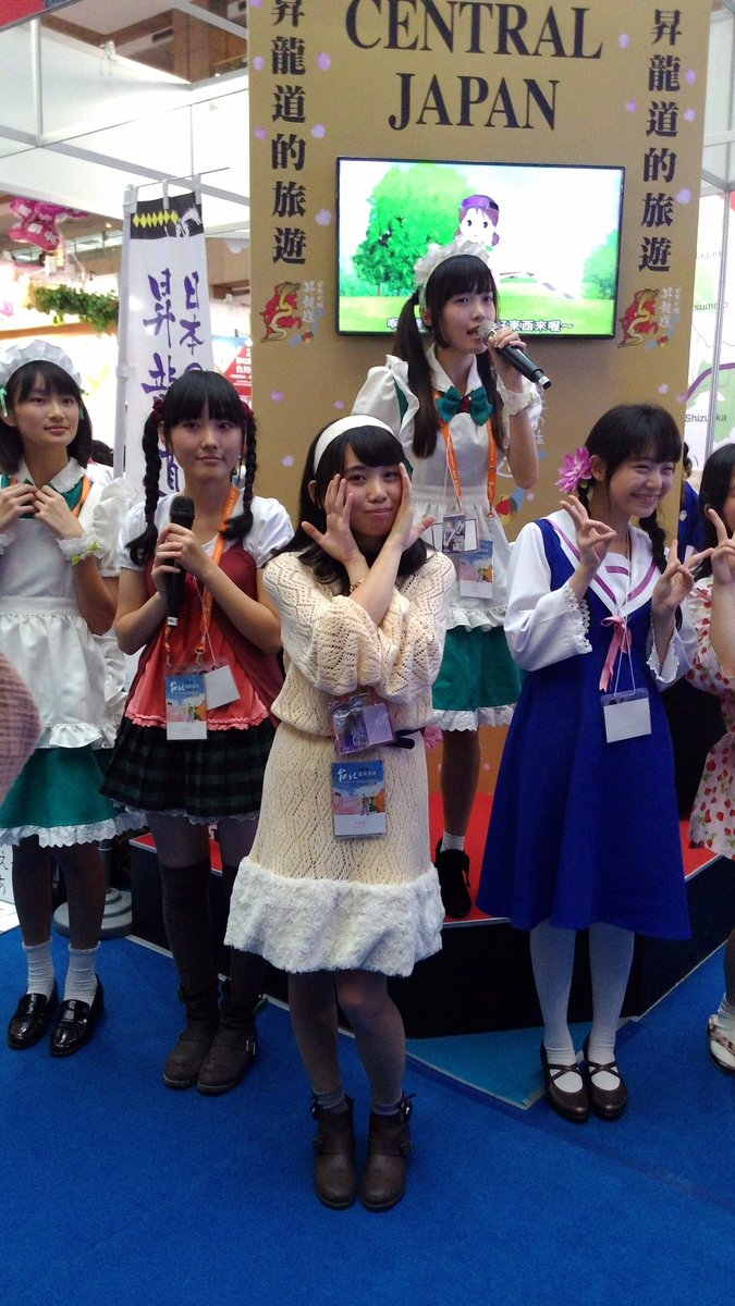 m99if93a's tweet photo. ITF2016➁
1.ユキリの昇竜道PRタイム、でも下はプチ撮影会w
2.さきあちゃんウナギ攻撃!
3.うっしー変なポース...
4.これは♡魂のサビ部分だな、はるきゃんソロ演出すごっくいい!でもあの振付出来ないので、ほかのみんないい笑顔で誤魔化すw
#ITF2016 #知多娘 https://t.co/quV984ACkx