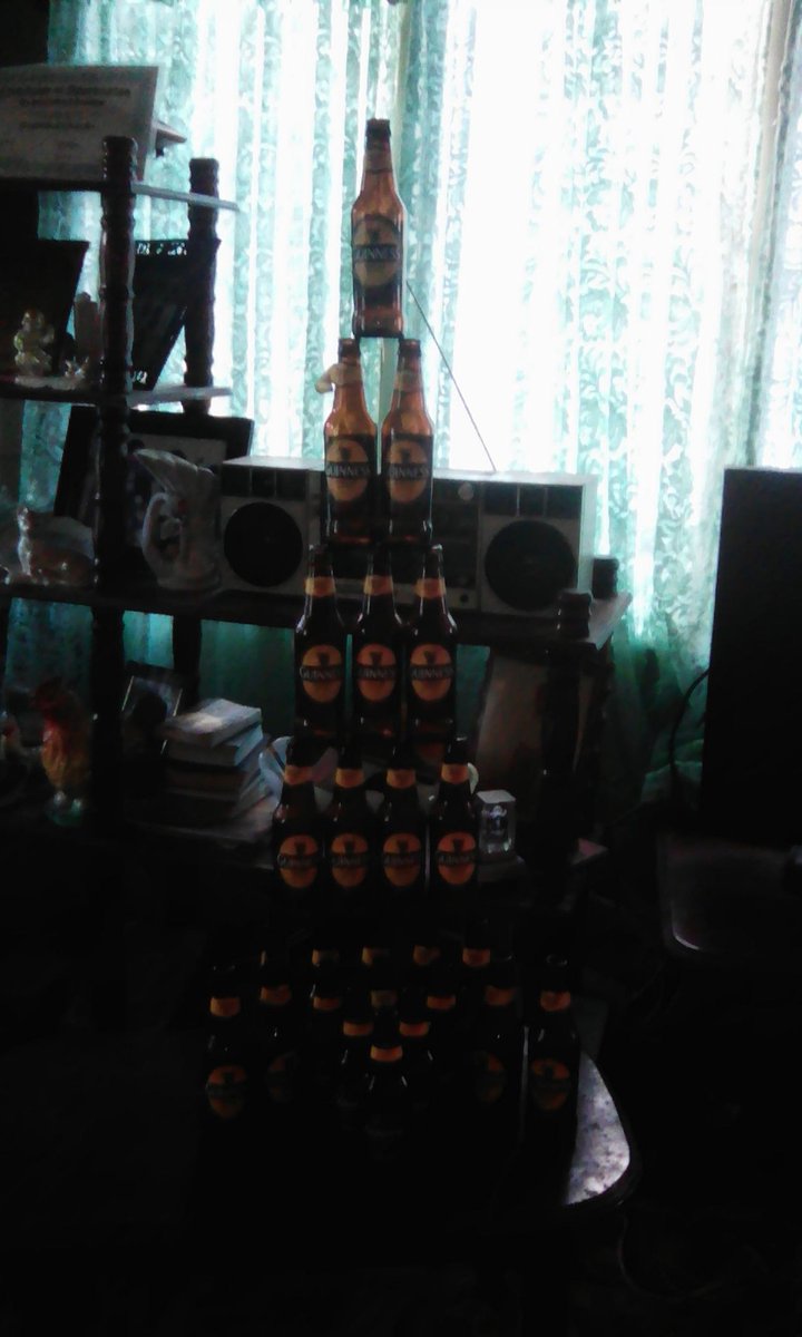 Reauxpunzel's tweet photo. Family picture! #GuinnessIsLife https://t.co/Ut9ORy9YBM