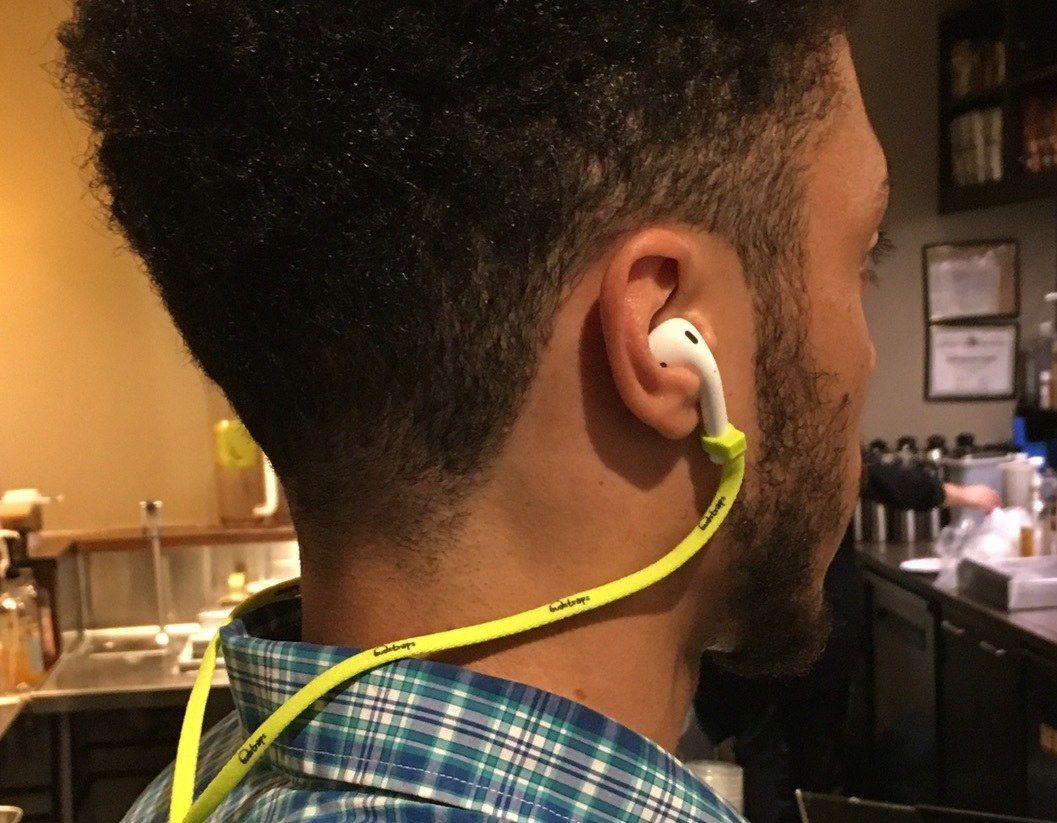 GadgetFlow's tweet photo. PodStraps #AirPods Connector by @BudStraps https://t.co/xZOiFaqTvl You can now rest your AirPods around your neck when not in use! https://t.co/fD94wPaTfi