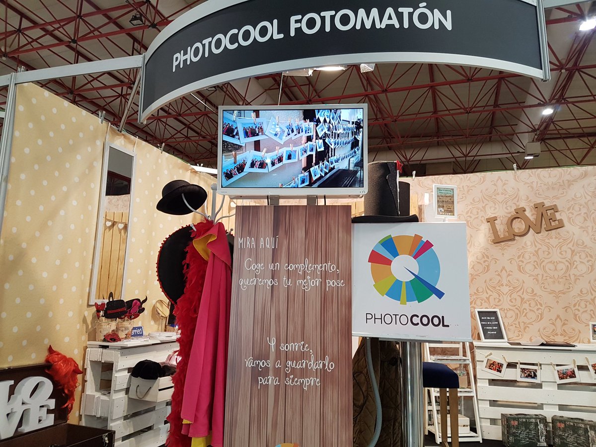 merlineventos's tweet photo. Segundo día en #Belmoda2017 @Feria_Belmoda .Te esperamos con nuestro #fotomaton , sonrie y te guardardamos tus recuerdos para siempre https://t.co/ZBxkVL26na
