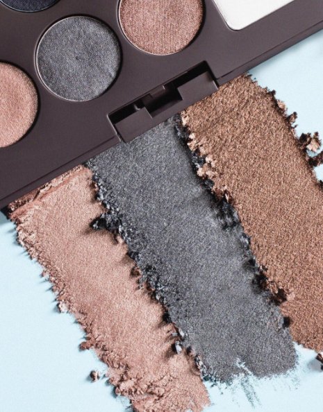 InfluensterCB's tweet photo. Add a hint of shimmer to your look with the metallic shadows fro the Editorial Eye Palette. #StampAndSet @LauraMercier https://t.co/qqM90LrNIF