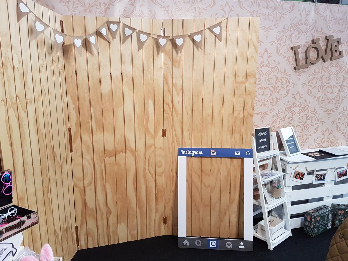 merlineventos's tweet photo. Segundo día en #Belmoda2017 @Feria_Belmoda .Te esperamos con nuestro #fotomaton , sonrie y te guardardamos tus recuerdos para siempre https://t.co/ZBxkVL26na
