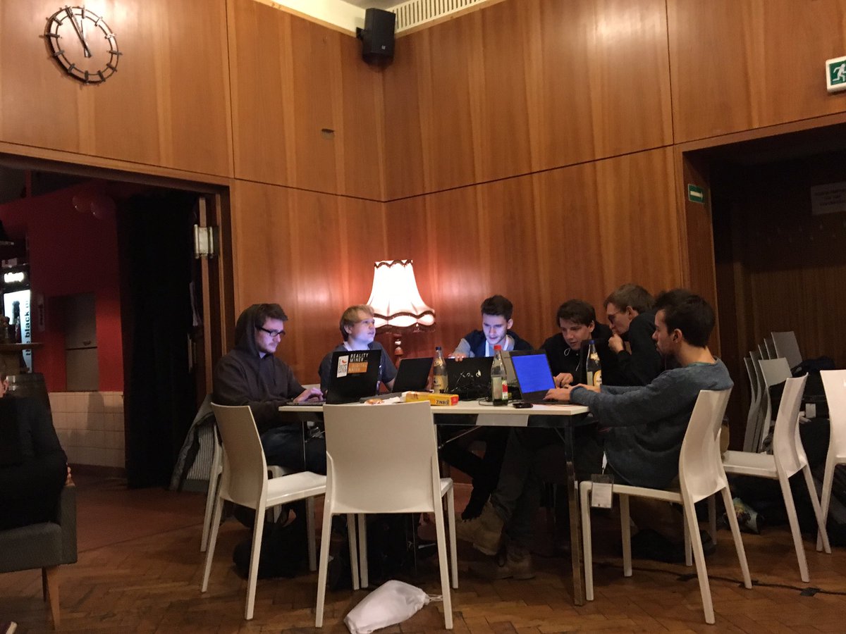 Nad_Hoffmann's tweet photo. 15 hours left... we keep on hacking, coding, making #hackZEISS #machinelearning #hackathon #ZEISS https://t.co/feylKQJrIr