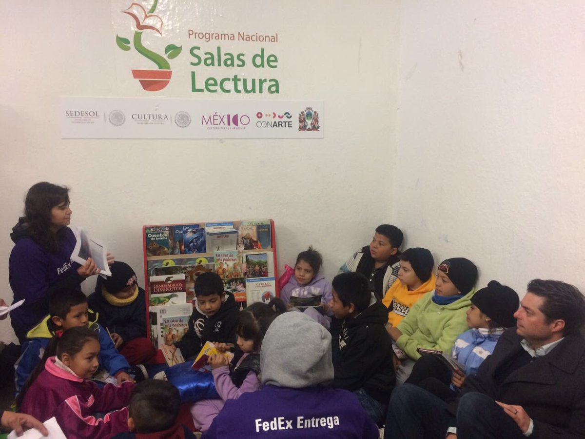 enriquemym's tweet photo. #SociedadyGobierno trabajando en equipo. Gracias @FedEx por sumarse a @SEDESOL_mx en #LeerTeIncluye #SedesolContigo @larousse_cocina https://t.co/bMHbIKa9l6