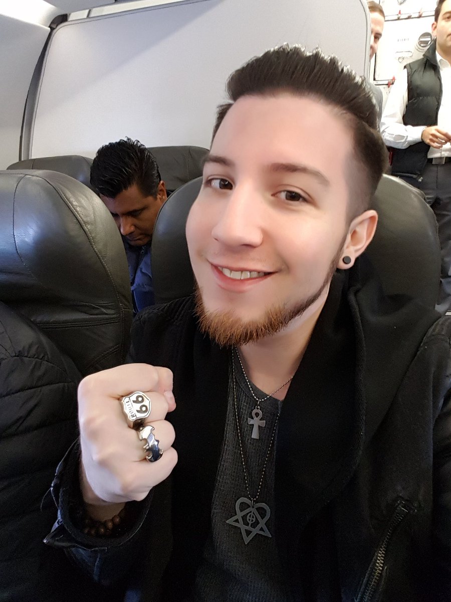 AndresAddiction's tweet photo. Nos vemos en un ratito mas CDMX 🙈 https://t.co/EIbrhFXcy2