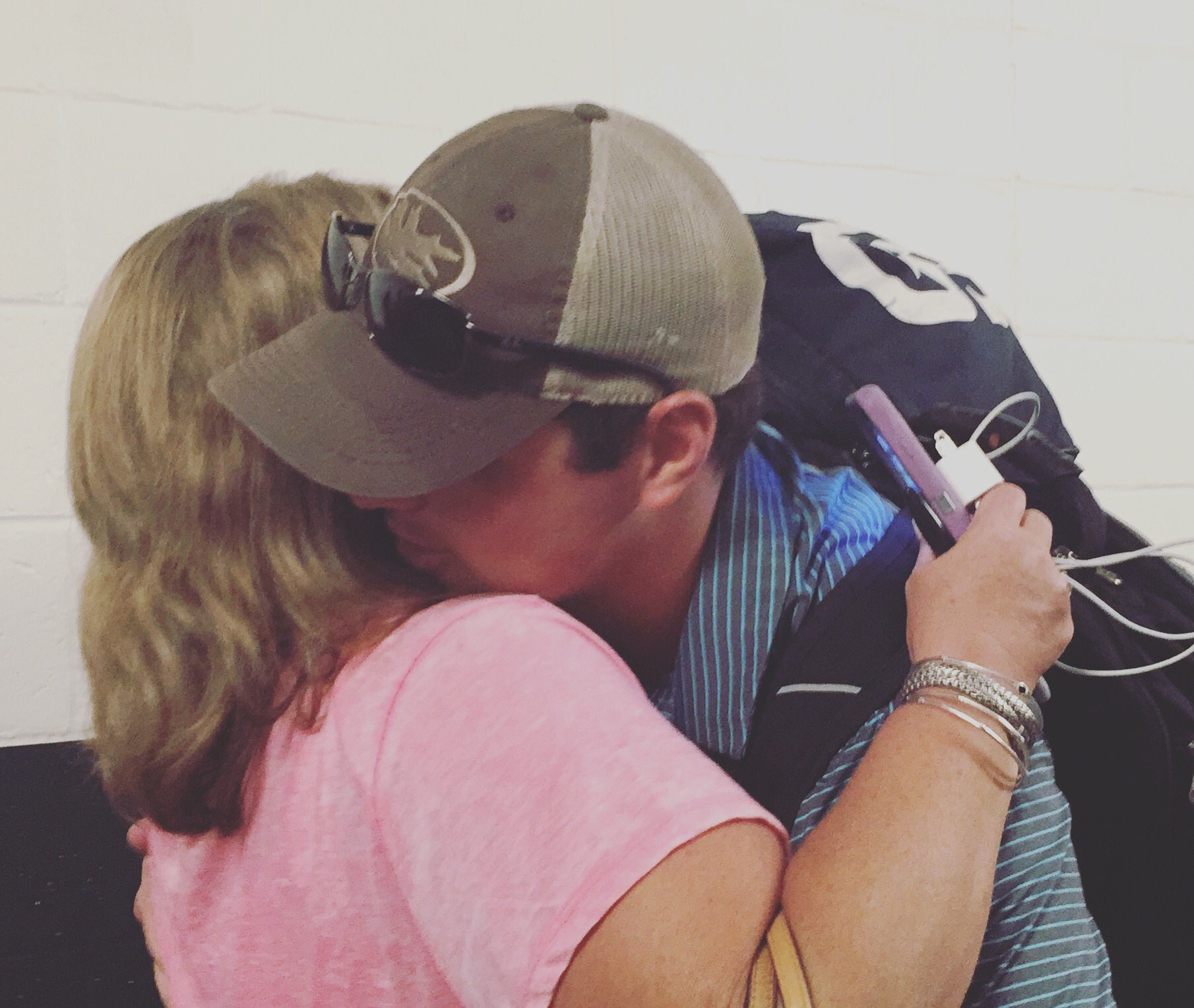 We are all her, giving you a big hug, wishing you a big HAPPY BIRTHDAY 