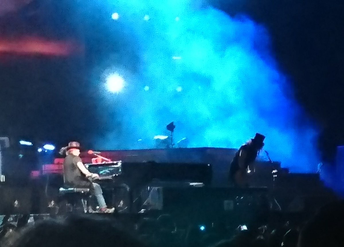 Junichi 是空 Llc Pa Twitter November Rain 前回のdjアシュバも良かったけど やはりスラッシュのギターが鳴り響くとガンズだ と思う