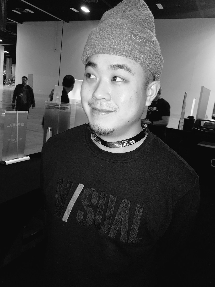 JanineCascio's tweet photo. @StephenVanasco caught my Chinese friend decked out in Visual Apparel #HappyChineseNewYear #visualApparel 😂 https://t.co/fuMyP36h1d