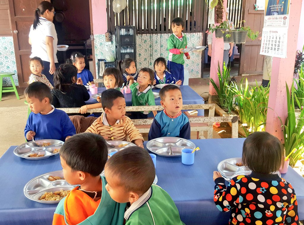 JohannyDalia's tweet photo. Children from the Tibetan tribes in Thailand. 
The experience with their smiles and games are priceless. 
#loopabroad https://t.co/1s0swJFlP5