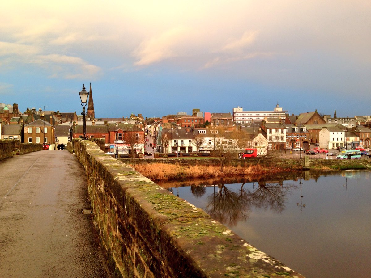 French_Kilt's tweet photo. #Dumfries quand le soleil apparaît... #ecosse #randomweekend https://t.co/TLhWDL7g4f