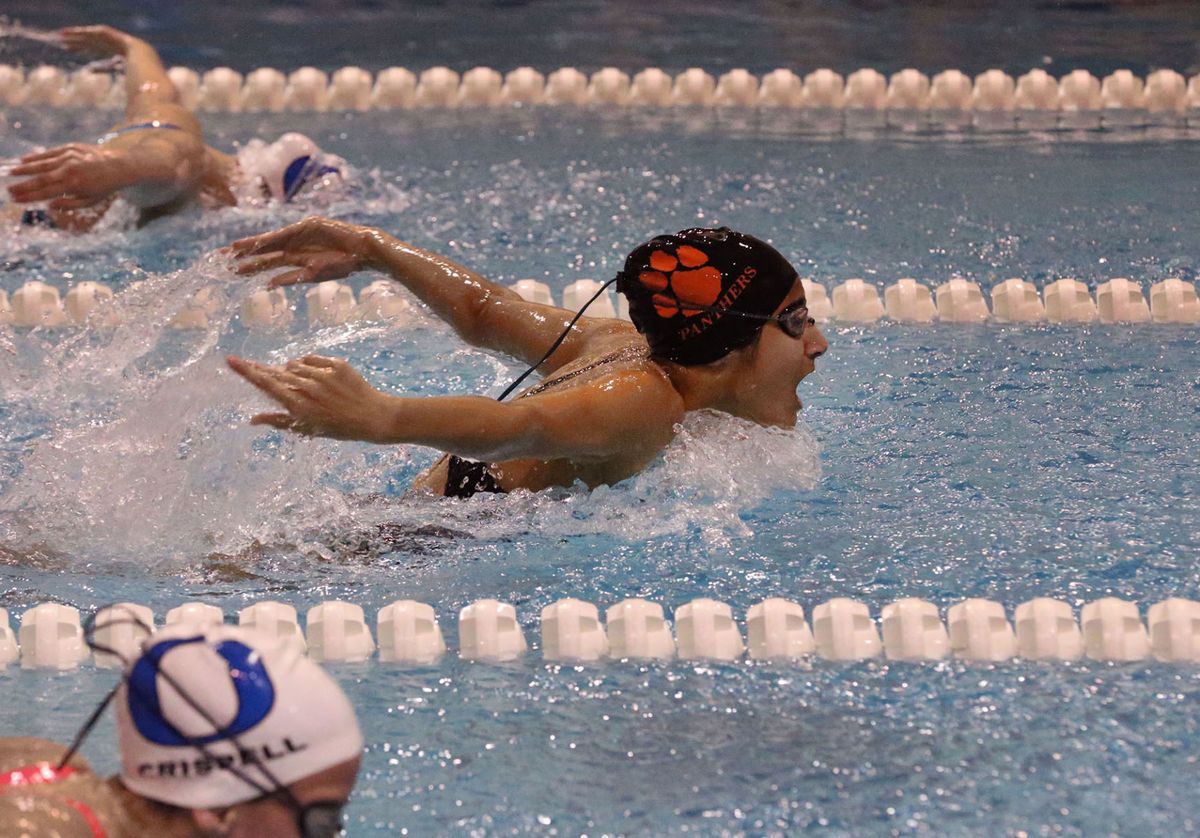 Mark__Melhorn's tweet photo. Oakcrest girls swimming edge Middle for 3rd straight CAL National title #HSLive @Oakcrest_Sports https://t.co/SBj82HJBHk https://t.co/Fgoxs8uzuL