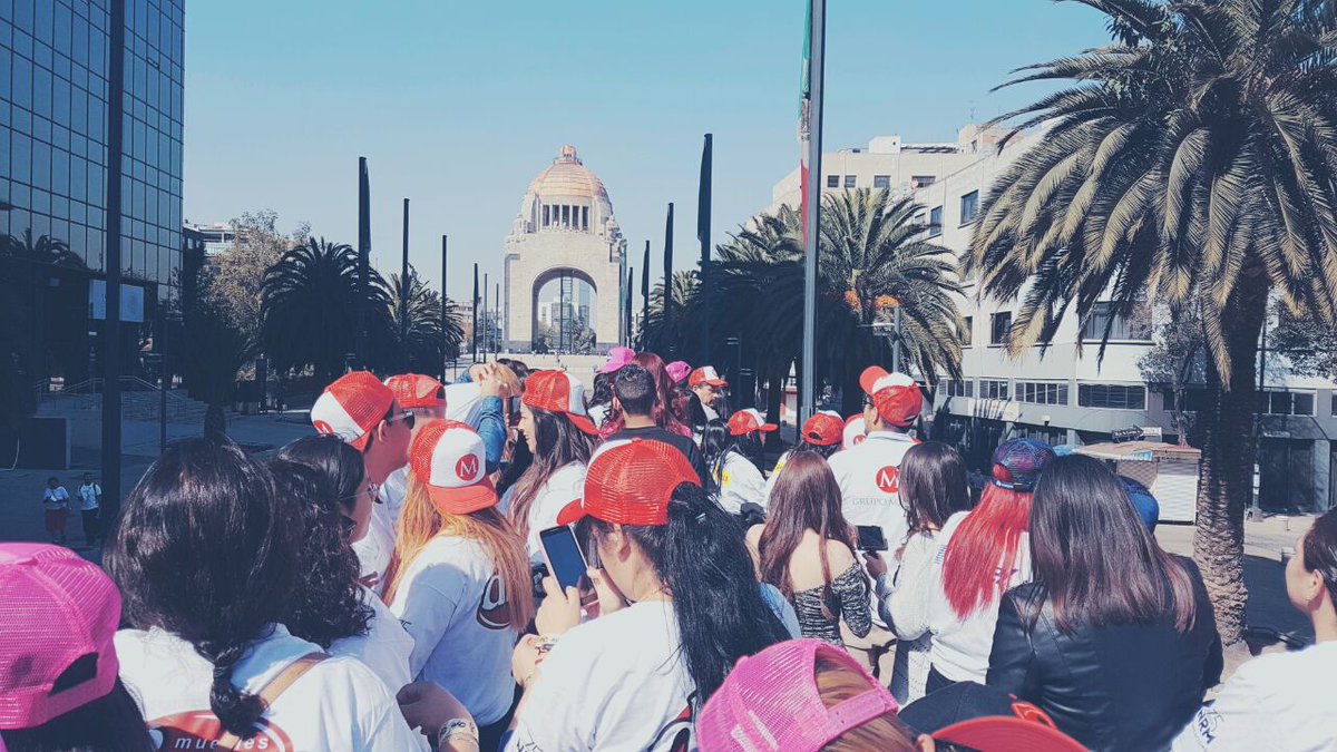 Minerva_loc's tweet photo. Así las cosas en el #Padrebus previo a #ElPadreDeTodosLosEventos2017 👍🙌🙌🙌🙌🙌🙌🙆🙆🙆🙆🙆🎊🎇🎆🎊
@Oye897 https://t.co/qQUcXkG4Ug