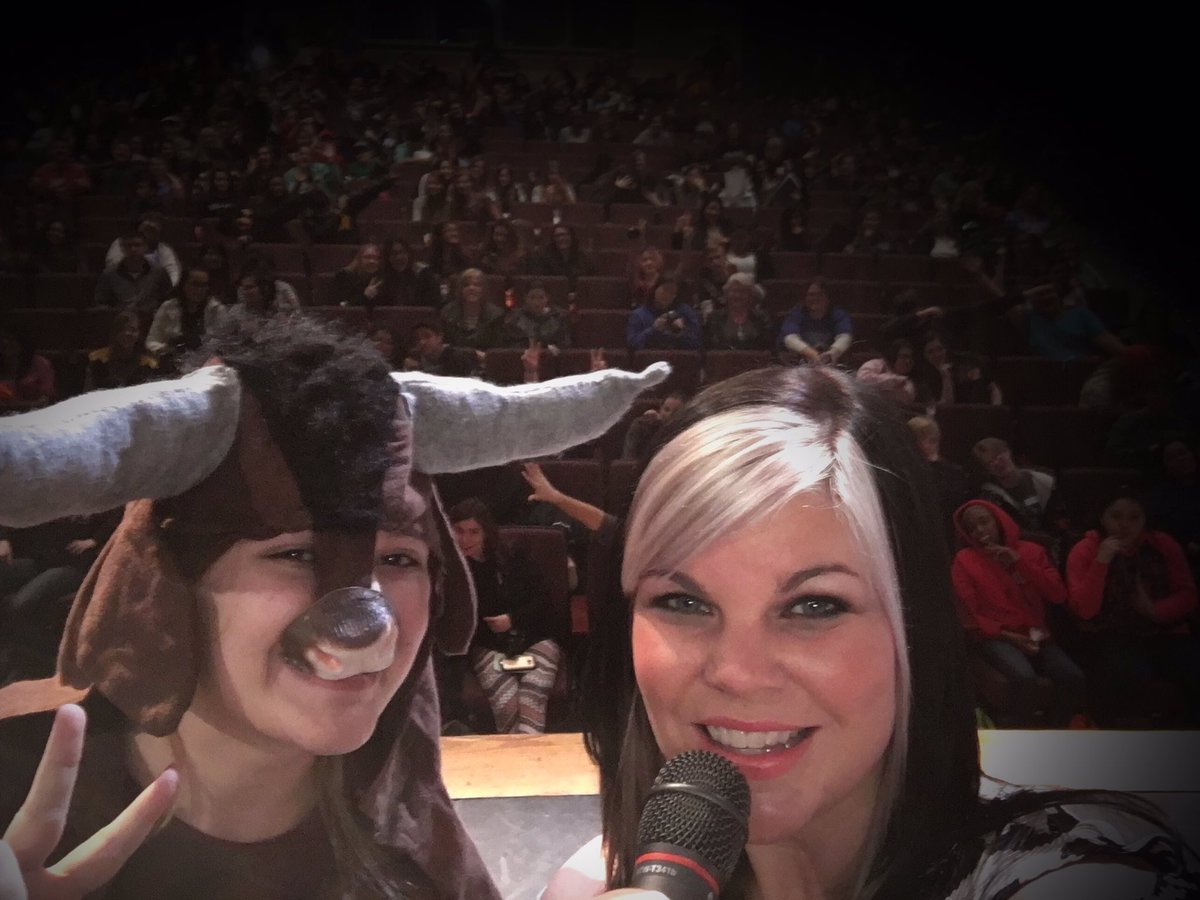 KrissiDallas's tweet photo. Traditional stage selfie with Dak the YAK here at @YAK_Fest!! That crowd turned into standing room only! Yay Yakivores!! #YAK17 #EmceeDallas https://t.co/22hXN4JBIw