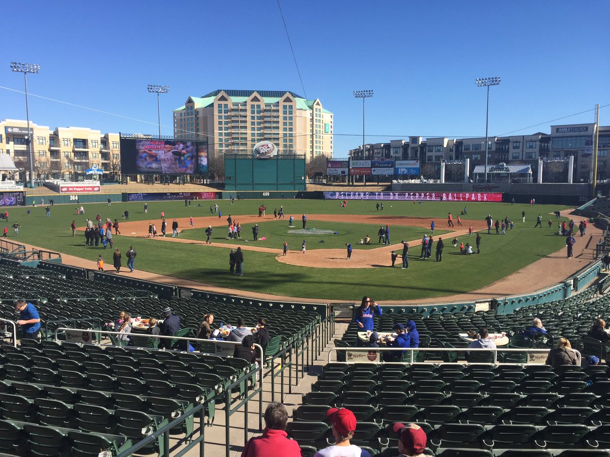 LynnanneNguyen's tweet photo. Rangers Fanfest at the ballpark in Frisco today! Part of the proceeds will benefit the family of #JerryWalker   of #LittleElm PD @FOX4 https://t.co/ju4oaQTSe5