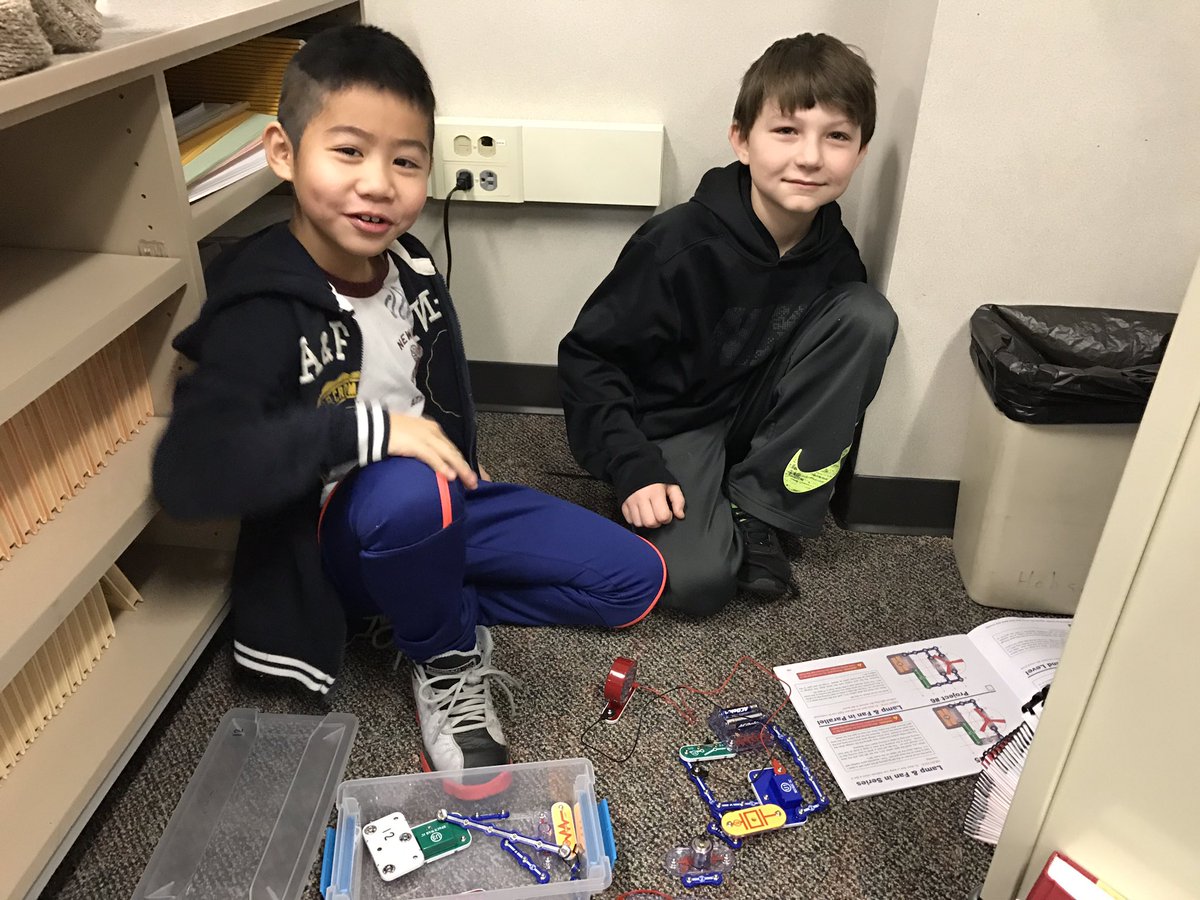 HobsonRon's tweet photo. Pay attention, Purdue School of Electrical Engineering. Thanks for sharing kits, Laura D-H and Nancy McDowell. #cgi3 @MapleGroveElem https://t.co/LUmlwJOWZX