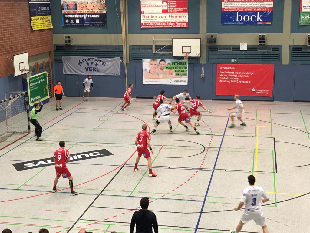 Michael_Verl's tweet photo. Jetzt in Verl: Handball Lemgo gegen Gummersbach beim Salming-Cup. Richtig guter Hochleistungssport! https://t.co/7wniveASls