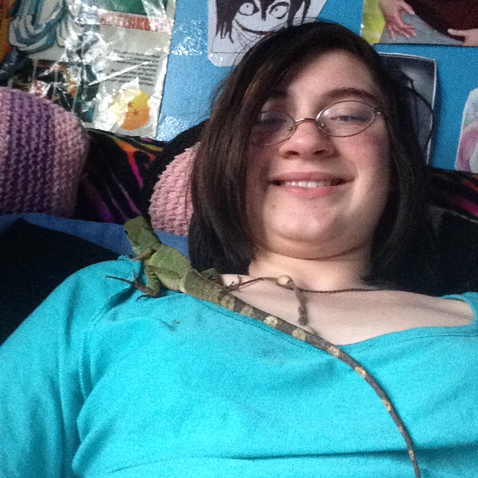 LFoodeater's tweet photo. Me and my lizard https://t.co/v4PQFzts8m