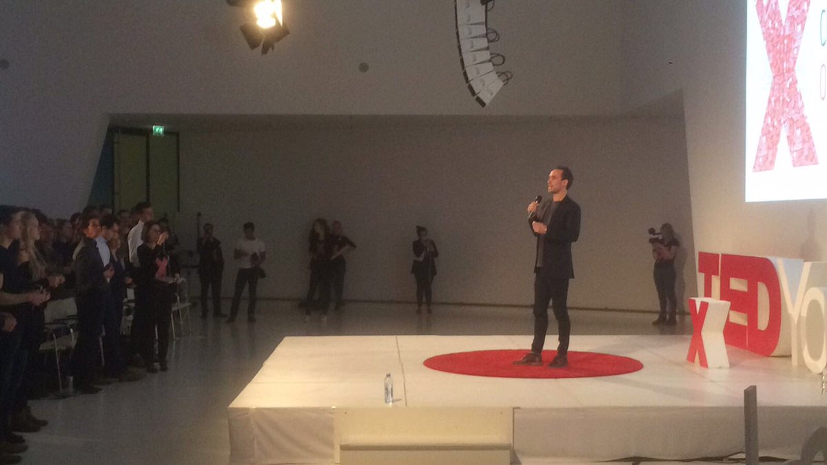 Vol overgave <a href="/TEDxYUtrecht/">TEDxYouth@Utrecht</a> Prachtige verhalen. Vol inspiratie weer naar huis. #tedxyu bedankt! Top organisatie!
