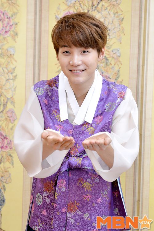sugaupdates's tweet photo. Yoongi in a hanbok is the cutest concept. https://t.co/IO2qyPlmx0