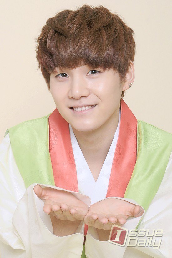 sugaupdates's tweet photo. Yoongi in a hanbok is the cutest concept. https://t.co/IO2qyPlmx0