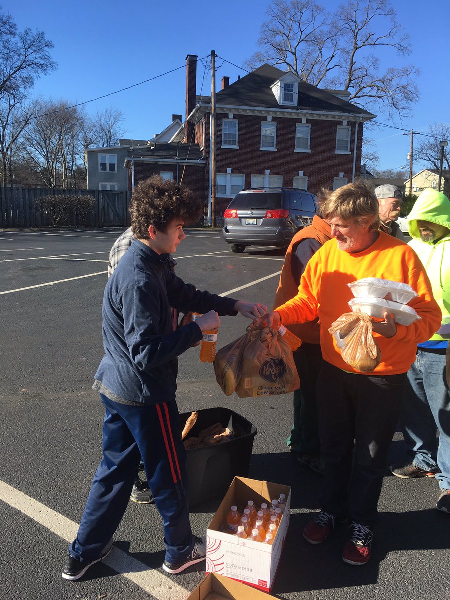 ddepp44's tweet image. @MtPleasantCOC Ryan and John Williams handing out food to the homeless this morning