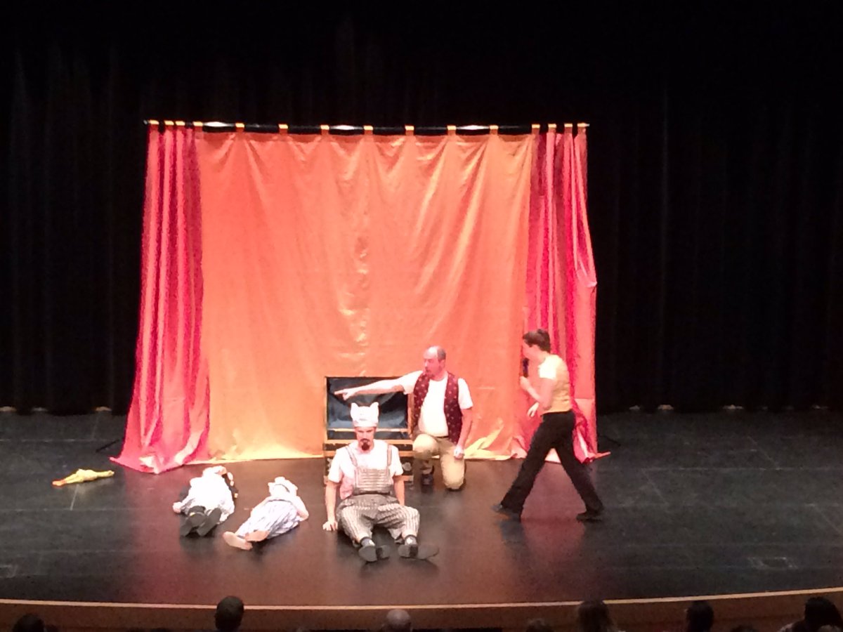 londonlibrary's tweet photo. Another awesome interactive performance by @DuffleBagThtre at @TheWolfLdn for #familyliteracyday https://t.co/LnvEGUwvHA