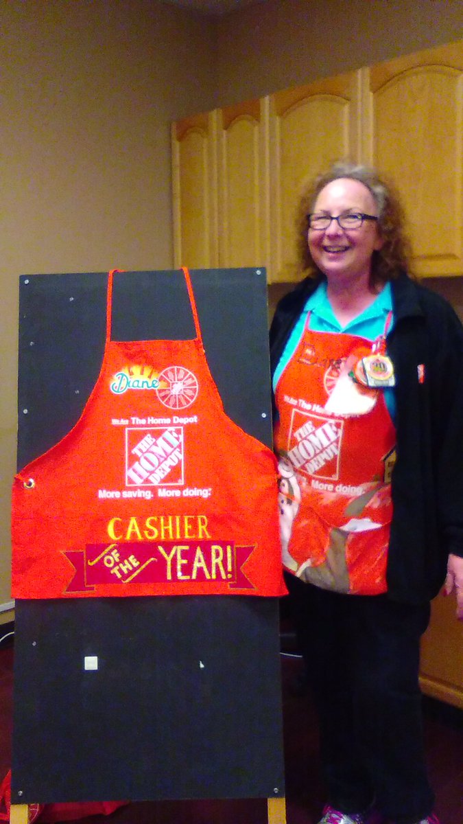 juliebrittsan's tweet photo. So proud of Diane Cavolo our Cashier of the year @Thee4283 @KJChamberland @DelvecchioA @BeahmTheodore https://t.co/nKmO44byZm