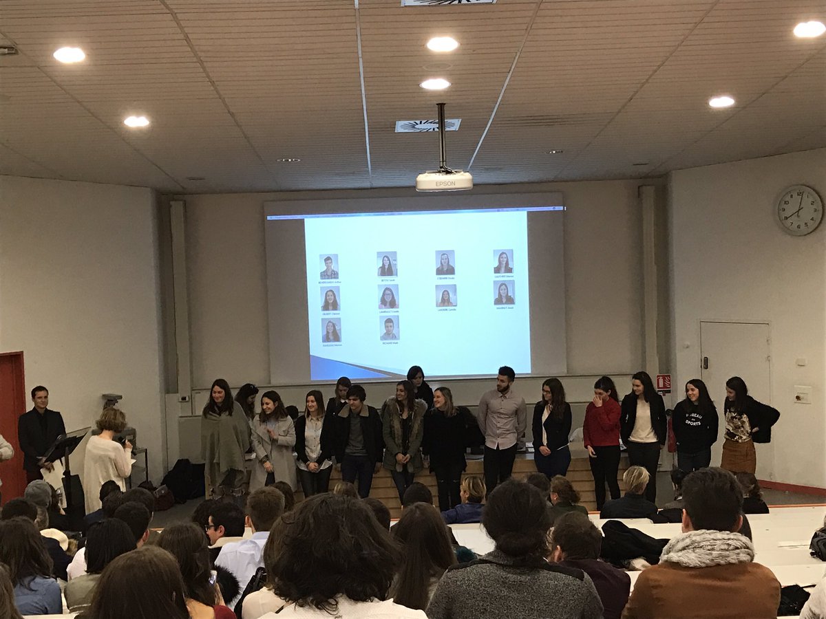 ATCLR_IUT_TC's tweet photo. Véronique DAVEAU-MARTIGNOLES félicite la #TeamGermaniste : le Groupe Z ! #RemiseDesDiplomes @marionnettttte @elamirau @EEtiembre https://t.co/fdCE12sGy7
