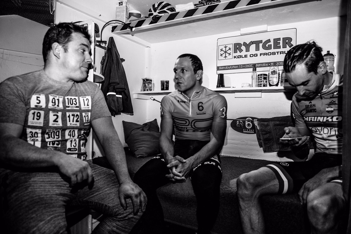prinz_graf's tweet photo. Day 3️⃣@6dages - side by side with Andreas Müller 🇦🇹 and Vojtech Stanek @sixdaycycling ! @HrinkowAdvarics @power2max_EU 
📸@KaplanDrew https://t.co/RuoBpXpCRq
