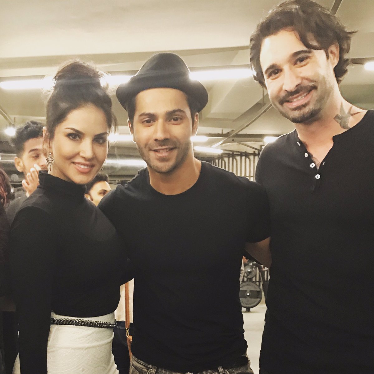 DanielWeber99's tweet photo. Great night at the launch of @prashantsixpack @BodySculptorIN new location in Khar !! @SunnyLeone @Varun_dvn https://t.co/xI3BFdanPg