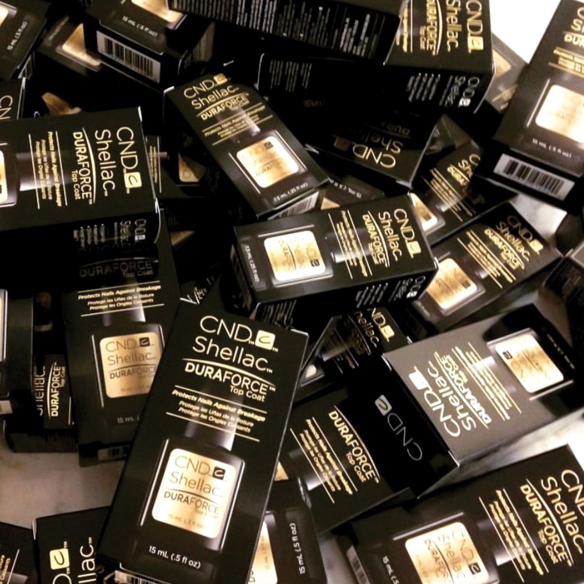 Bye-bye, breakage! 👋 
Meet #DURAFORCE - our strongest CND SHELLAC™ Brand Top Coat yet! Provides 25% more protection to strengthen #nails.