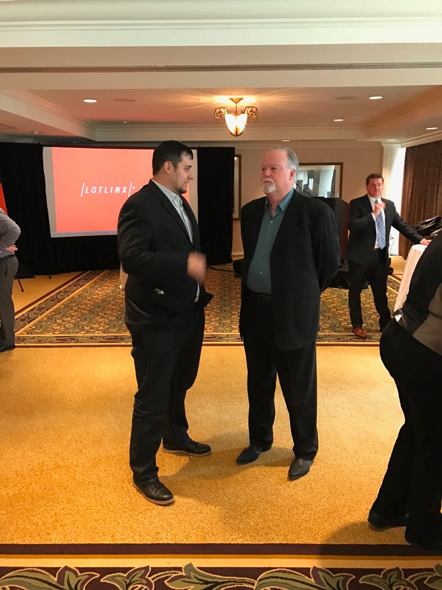 lotlinx's tweet image. Len Short, Founder @lotlinx, and Owen Moon from @CarClick360 before Turning Point 2017 #LXTURN #NADA100 #NADA2017