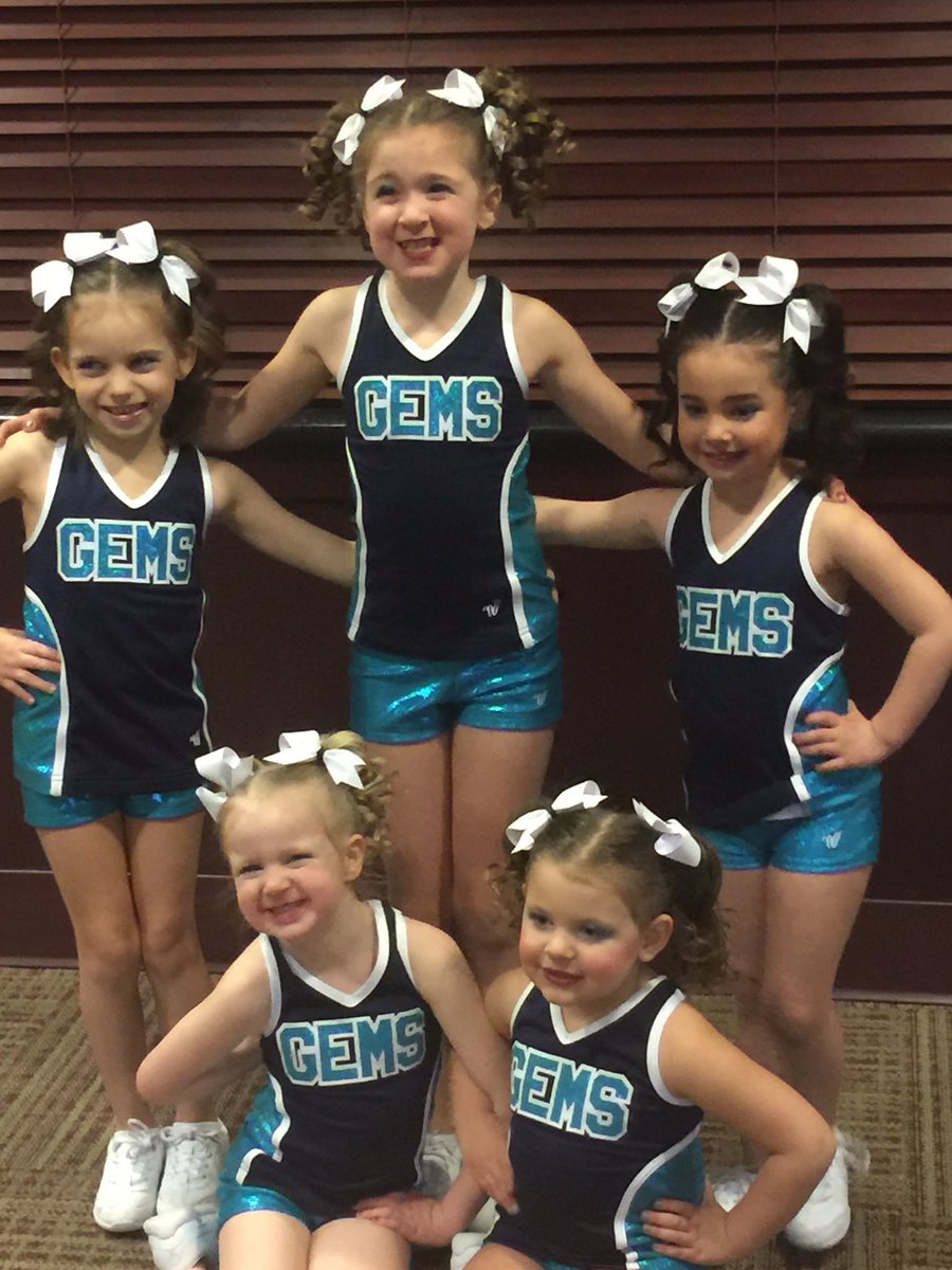 wallstmom's tweet photo. Ready to rock it #heavyhitters #costal #gemscheer #tinys #frostbite https://t.co/a6wAotLkTj