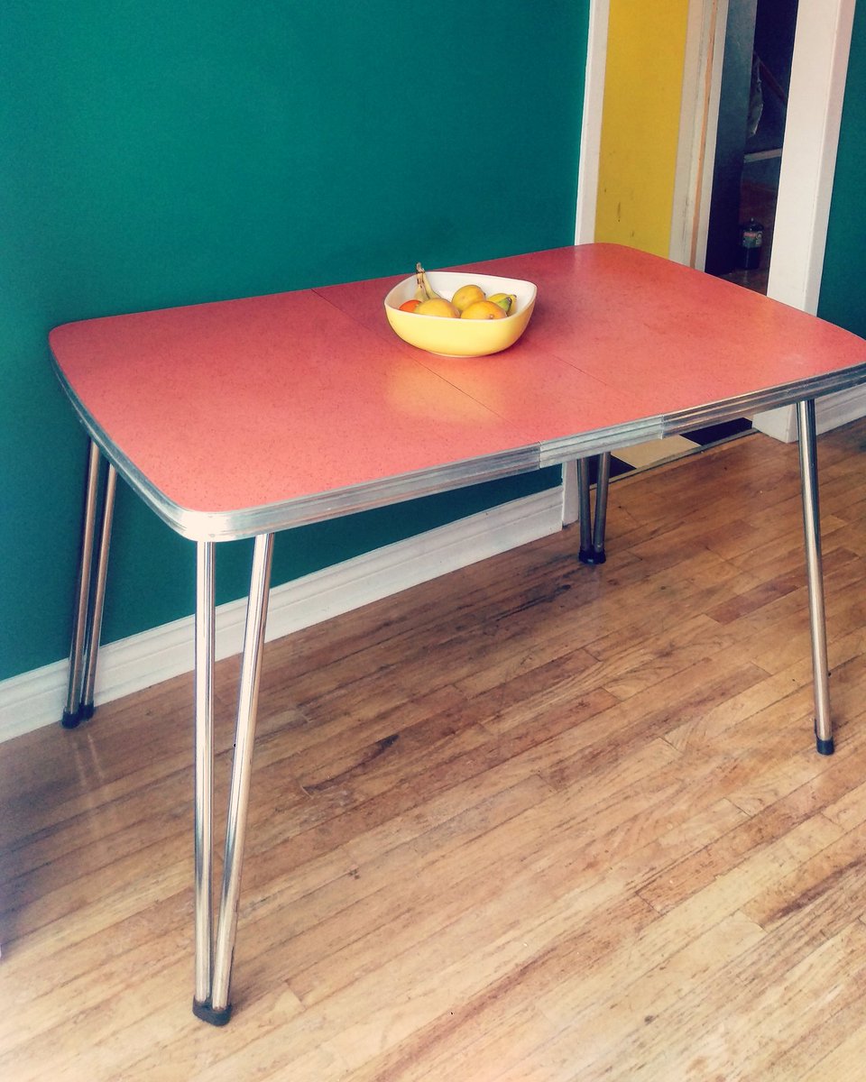 TerraMBarrett's tweet photo. In love with this "new" #chrome and #arboritetable!
#vintage #laminate #1960s #retro #formica #Formicatable #arborite https://t.co/it0WGNQThW