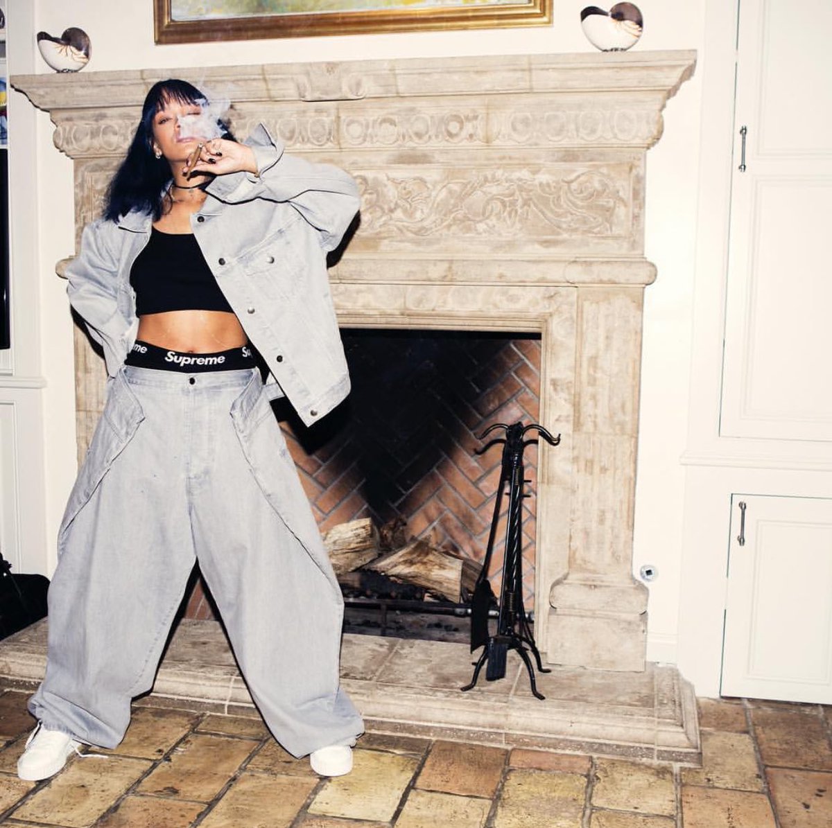 EmpireRihNavyBR's tweet photo. Rihanna divulgou algumas fotos do making of das gravações do ANTI em comemoração ao seu 1 ano. #ANTIversary 🎈 https://t.co/t7AjEVoV3G