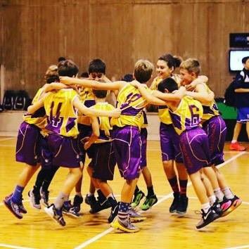 MariaSarasa1's tweet photo. @BasketBasePenya 85 @CBSantJosep 73. Enhorabona als dos equips! Feu partits genials. #mini2005 https://t.co/IumCopPQtN