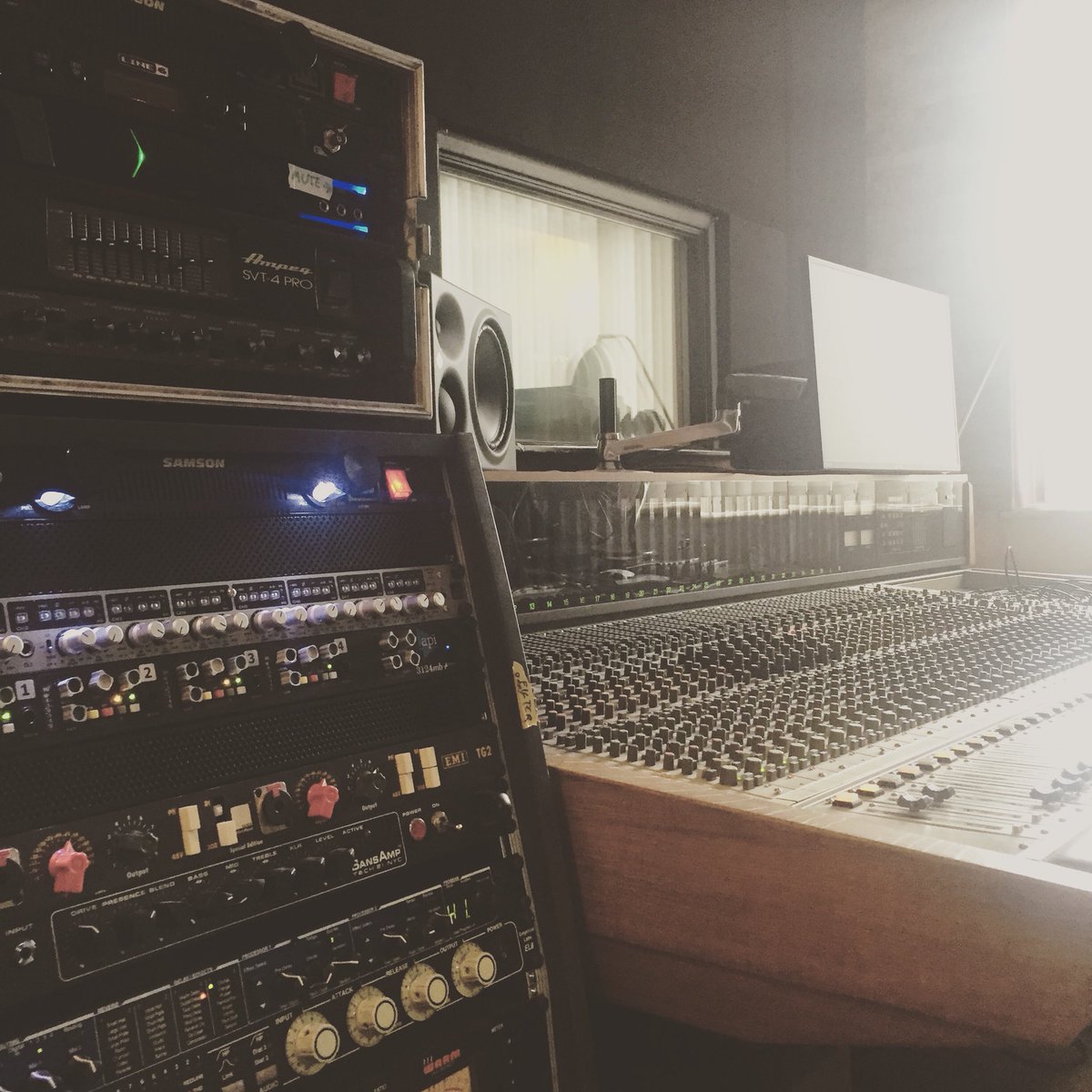 SikthOfficial's tweet photo. Mikee and DW are busy recording new not Joe at the great @RnR_Studios https://t.co/lq0seeYMVI